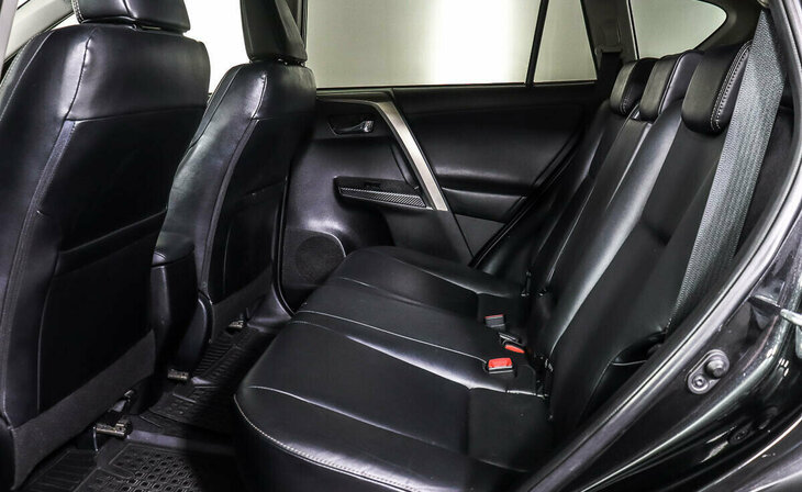 Toyota RAV4 - Фото 13