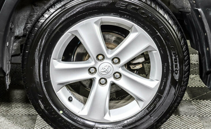 Toyota RAV4 - Фото 5