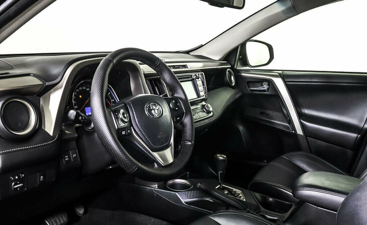 Toyota RAV4 - Фото 7