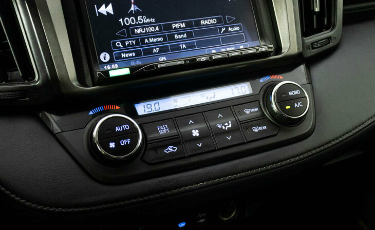 Toyota RAV4 - Фото 9