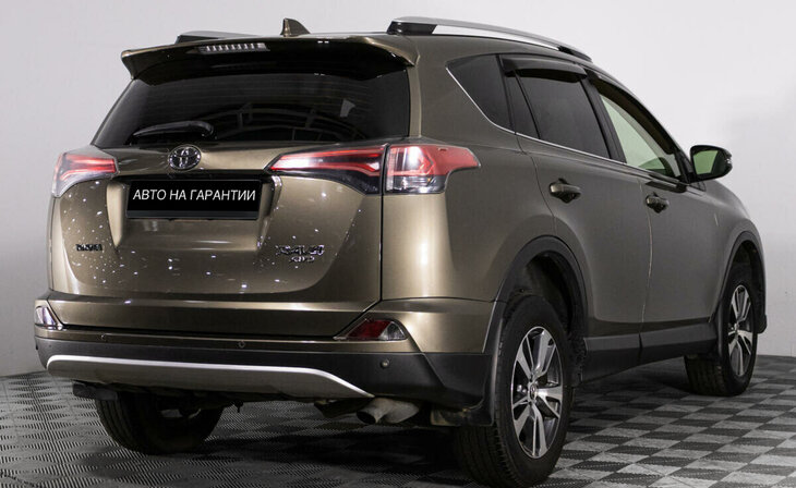 Toyota RAV4 - Фото 2