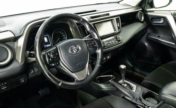 Toyota RAV4 - Фото 6
