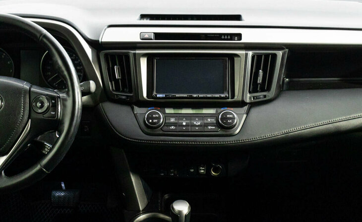 Toyota RAV4 - Фото 7