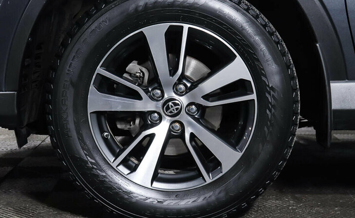 Toyota RAV4 - Фото 9