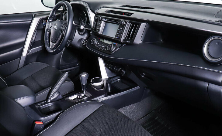 Toyota RAV4 - Фото 10