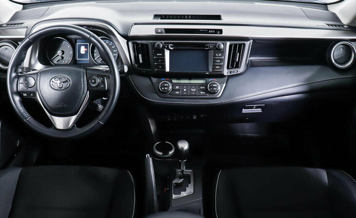 Toyota RAV4 - Фото 11