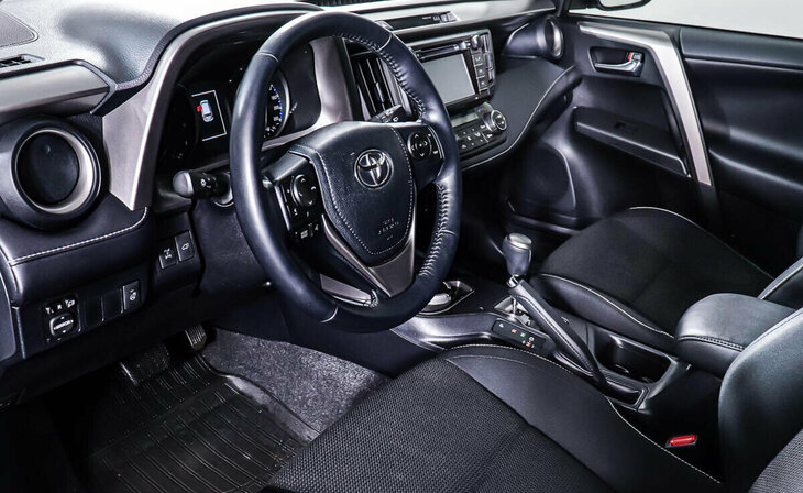 Toyota RAV4 - Фото 12