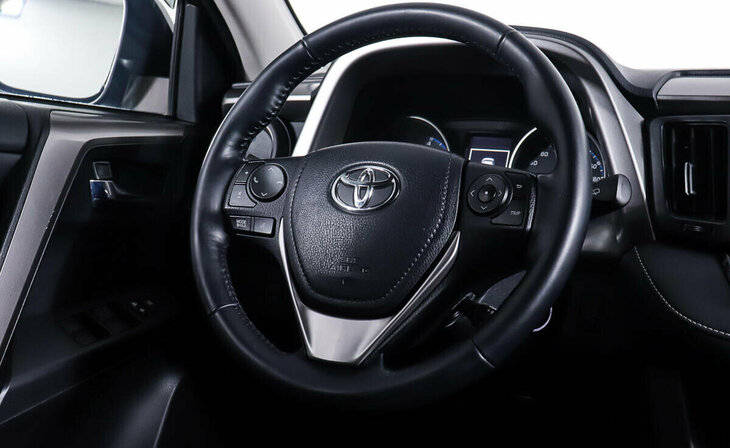 Toyota RAV4 - Фото 13