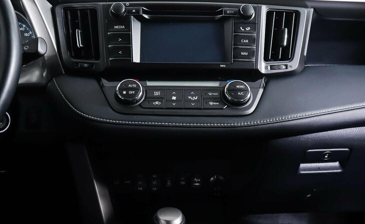 Toyota RAV4 - Фото 14