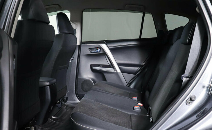 Toyota RAV4 - Фото 18