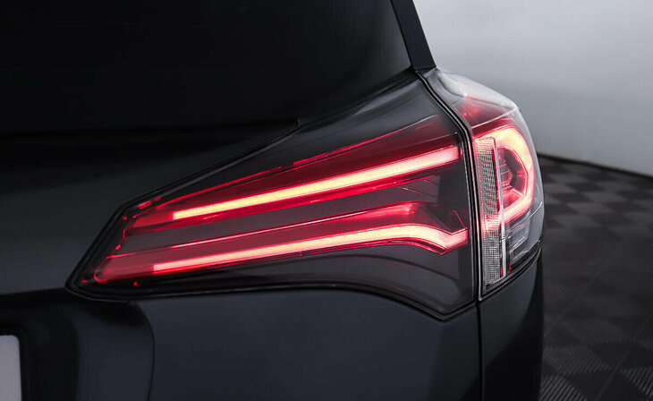 Toyota RAV4 - Фото 8