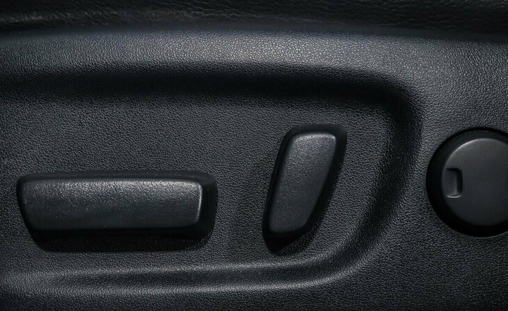 Toyota RAV4 - Фото 11