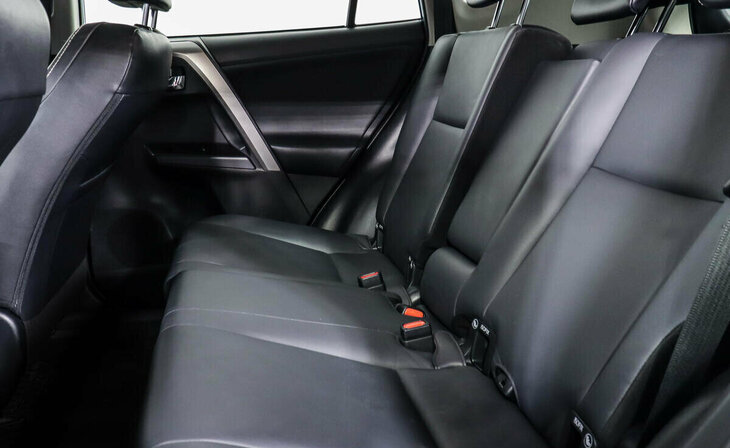 Toyota RAV4 - Фото 12