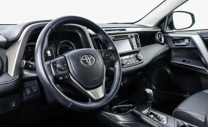 Toyota RAV4 - Фото 6