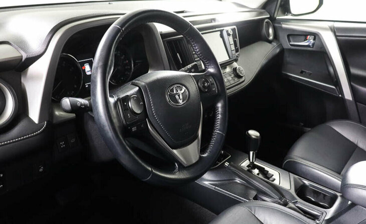 Toyota RAV4 - Фото 6