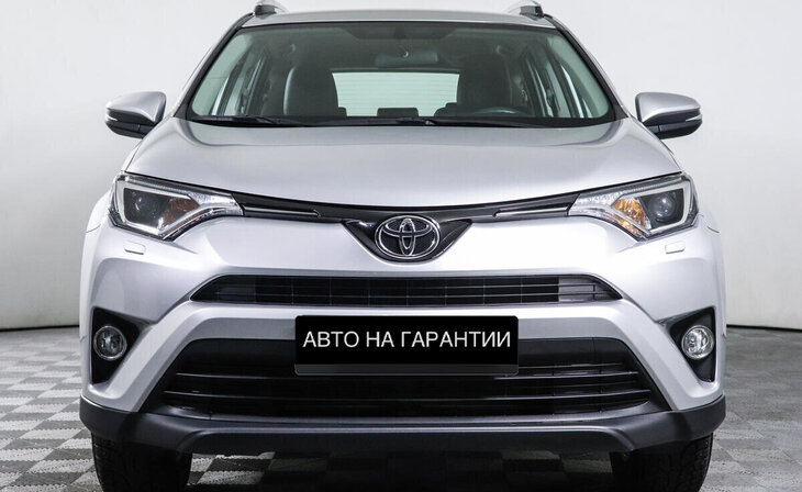 Toyota RAV4 - Фото 1