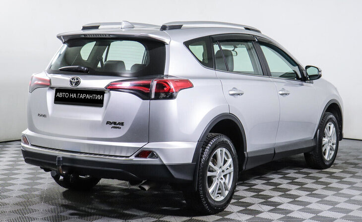 Toyota RAV4 - Фото 2