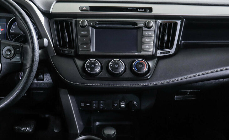 Toyota RAV4 - Фото 7