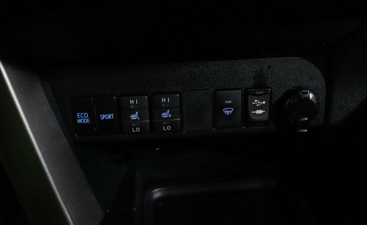 Toyota RAV4 - Фото 8