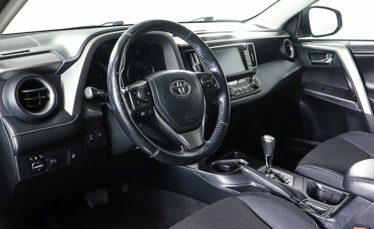 Toyota RAV4 - Фото 10