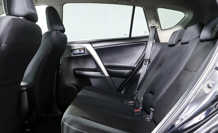 Toyota RAV4 - Фото 15