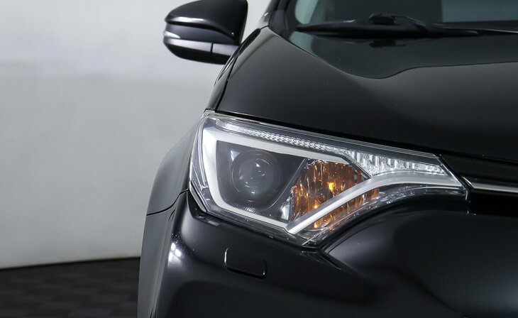 Toyota RAV4 - Фото 6