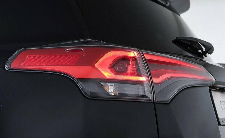 Toyota RAV4 - Фото 7