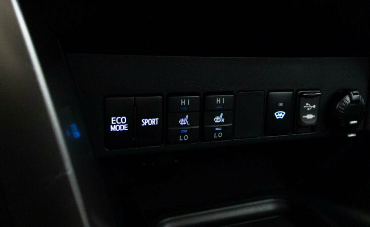 Toyota RAV4 - Фото 13