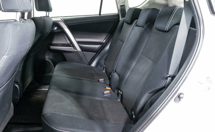 Toyota RAV4 - Фото 15