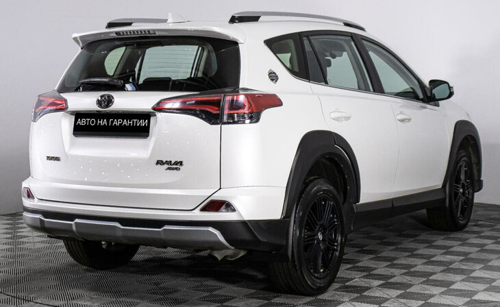 Toyota RAV4 - Фото 2