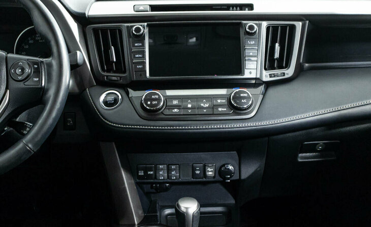 Toyota RAV4 - Фото 8