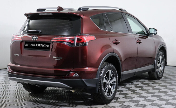 Toyota RAV4 - Фото 2