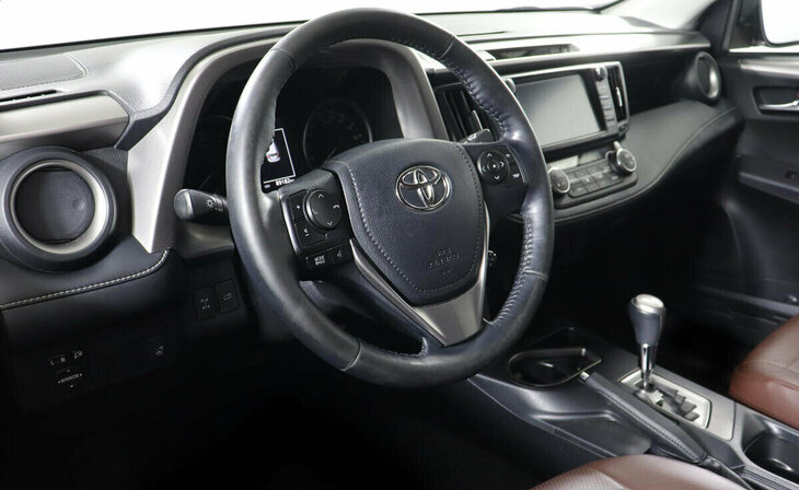 Toyota RAV4 - Фото 7