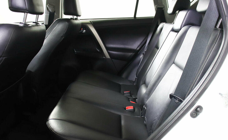 Toyota RAV4 - Фото 10