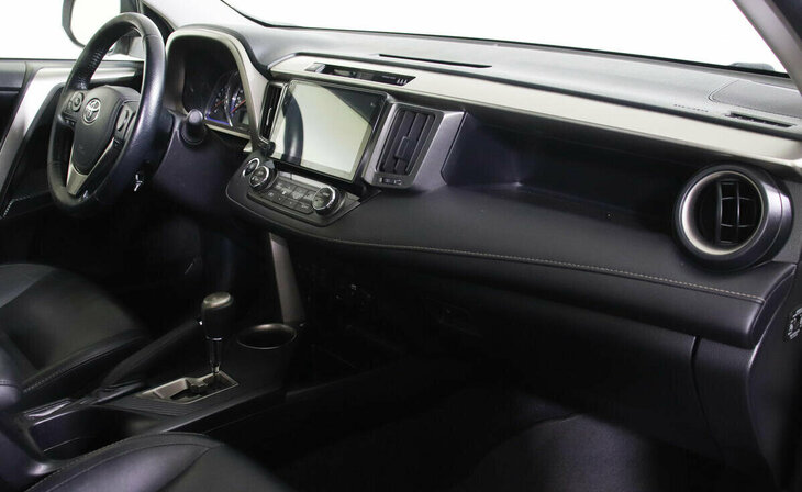 Toyota RAV4 - Фото 4