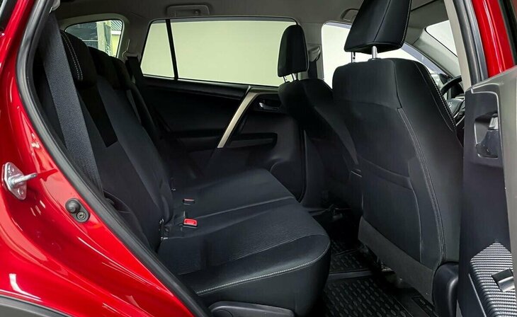 Toyota RAV4 - Фото 10