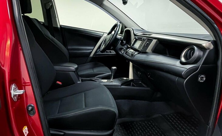 Toyota RAV4 - Фото 5