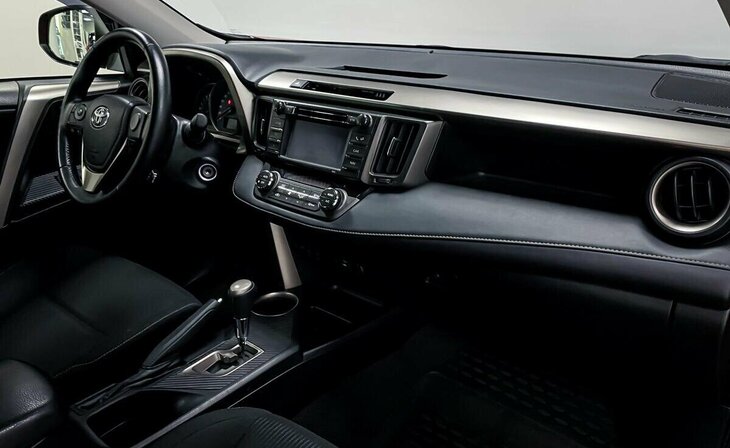 Toyota RAV4 - Фото 6