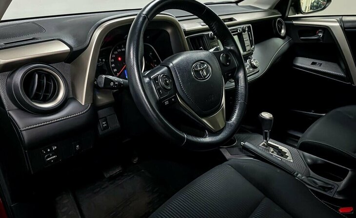 Toyota RAV4 - Фото 8