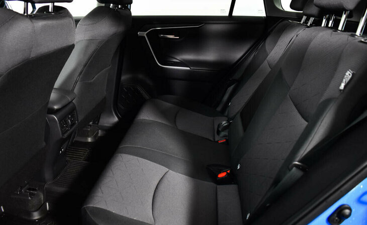 Toyota RAV4 - Фото 7