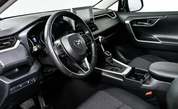 Toyota RAV4 - Фото 9
