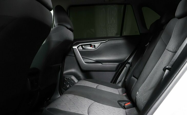 Toyota RAV4 - Фото 14