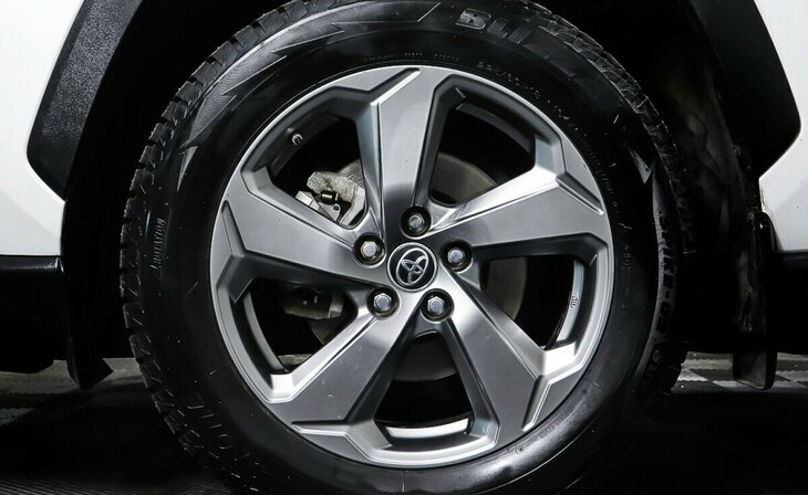 Toyota RAV4 - Фото 6