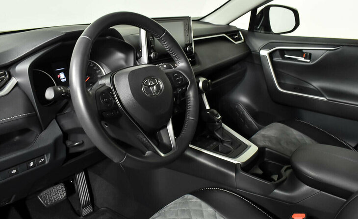 Toyota RAV4 - Фото 9