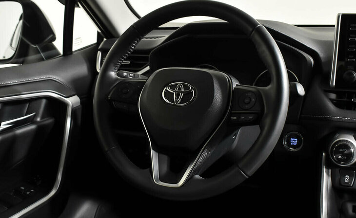 Toyota RAV4 - Фото 10