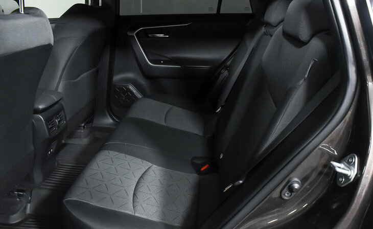 Toyota RAV4 - Фото 16