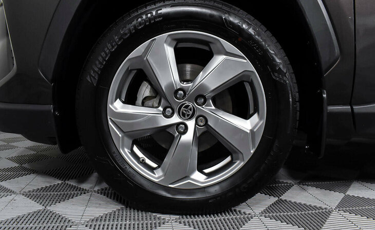 Toyota RAV4 - Фото 8