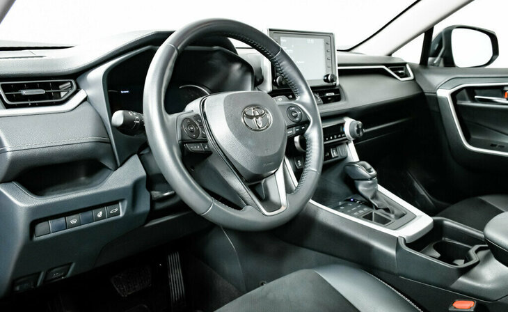 Toyota RAV4 - Фото 10
