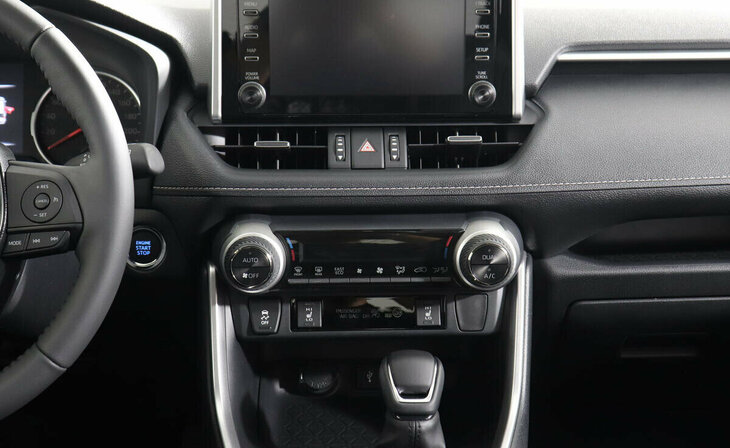 Toyota RAV4 - Фото 8