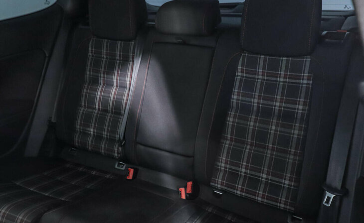 Volkswagen Golf GTI - Фото 10